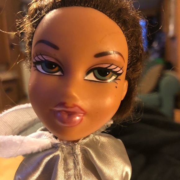 Lot Of 4 Bratz Dolls 2001 MGA Vintage Original Yasmin Chloe Please Read - Picture 13 of 16